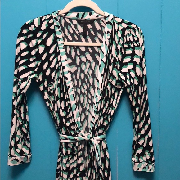 BCBG MAXAZRIA wrap dress. Sz Small - Picture 1 of 4